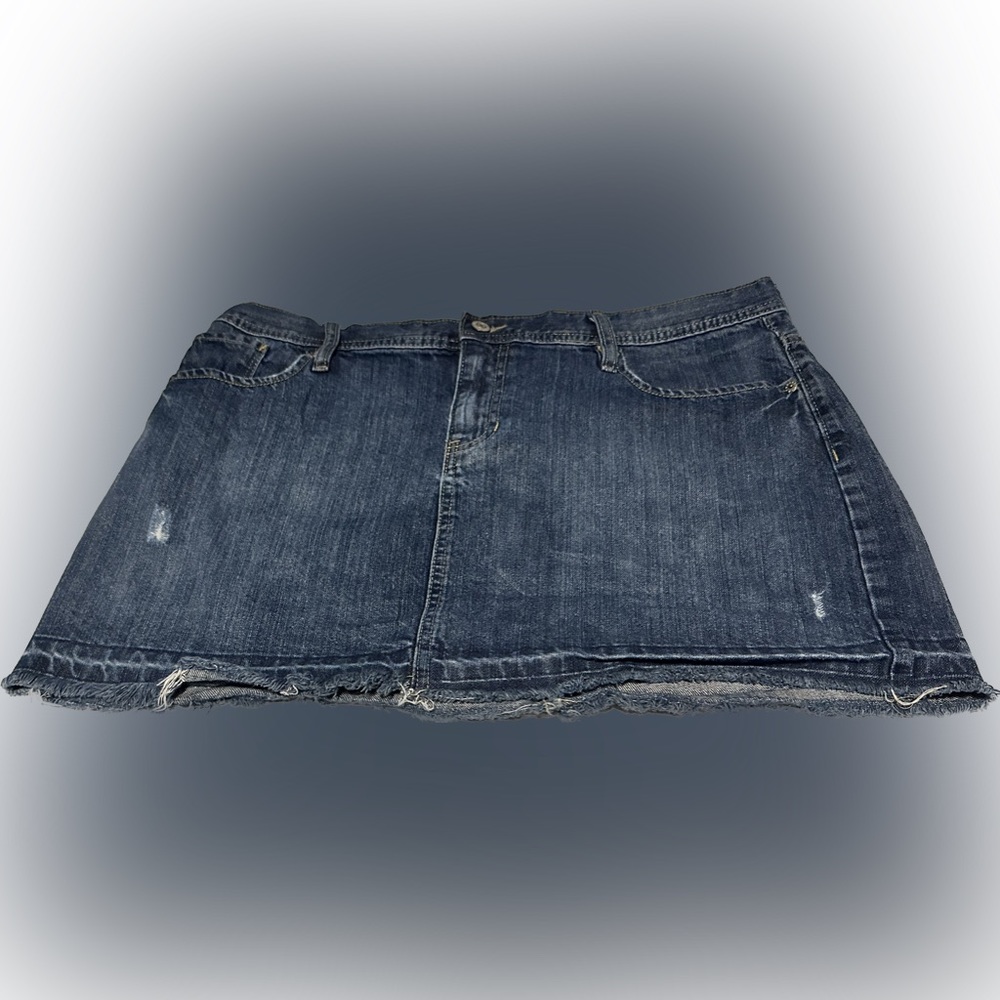 Gap jean frayed edge, denim skirt size 16, 22” wide x 15” long